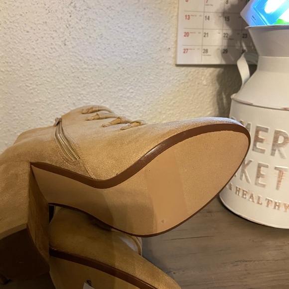 XOXO tan suede Pom Pom ankle boots sizes 8 & 8.5 NWT - Picture 5 of 7